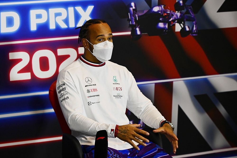 Hamilton, güncellemelerin ve taraftarlarının kendisine güç vermesini umuyor