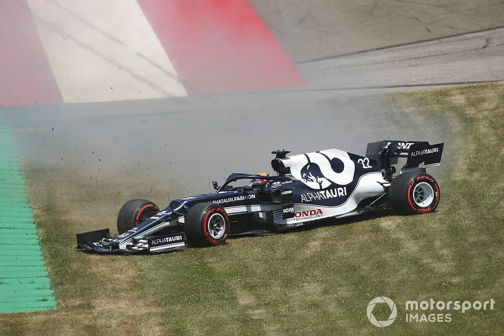 Yuki Tsunoda, AlphaTauri AT02, spins off the circuit and on to the grass