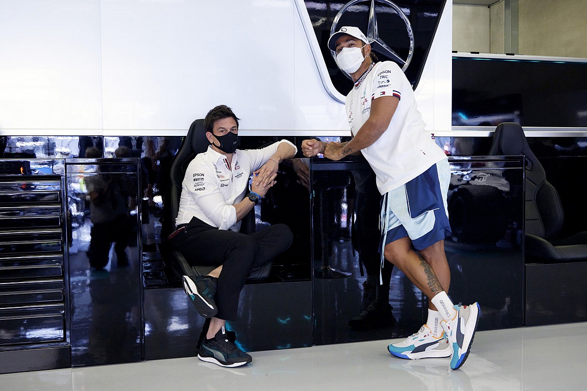 Wolff: ''Bottas ve Russell'la ilgili gizli bir gündem yok''