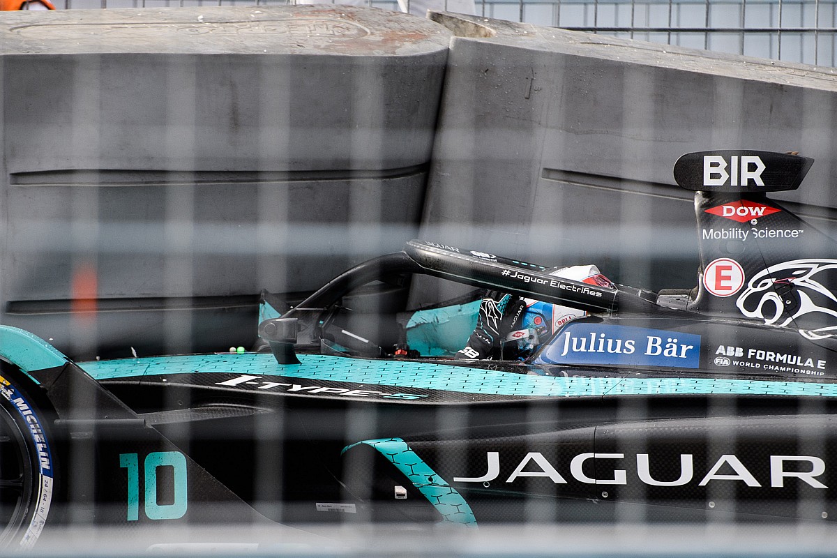 Sam Bird vezetésével Jaguar 1-2 a Formula E időmérőjén!