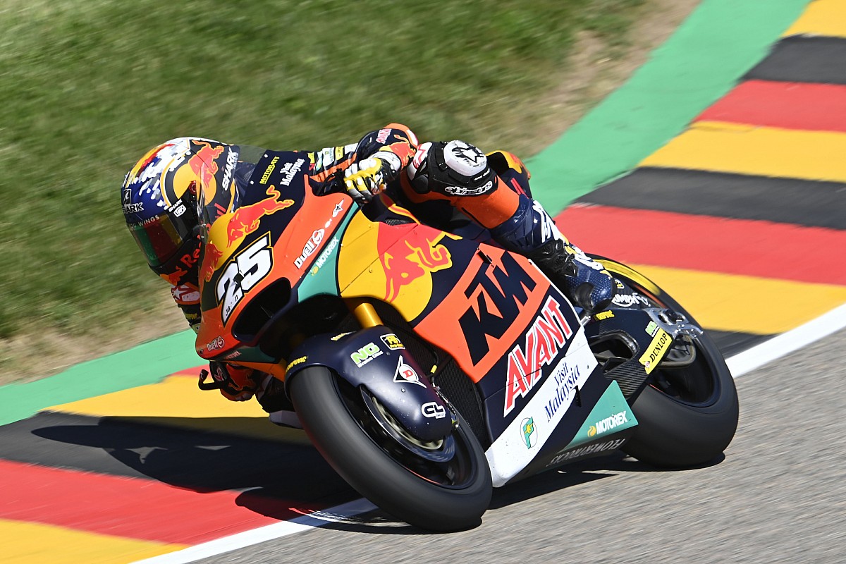 Raúl Fernández destroza el récord de Sachsenring y consigue la pole en Moto2