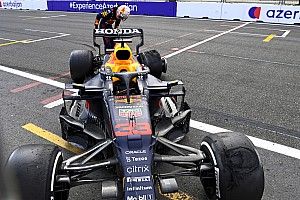 Pirelli возложила на команды вину за взрывы шин в Баку