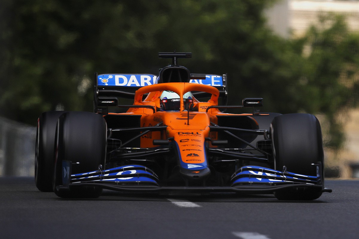 Így dolgozik a McLaren a szimulátorban - videó
