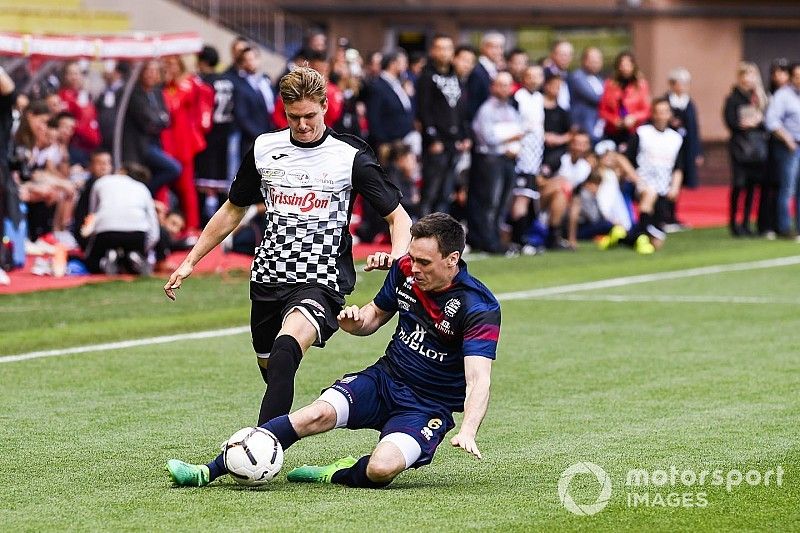 Galería: Schumacher toma el relevo de Alonso en el partido de celebridades