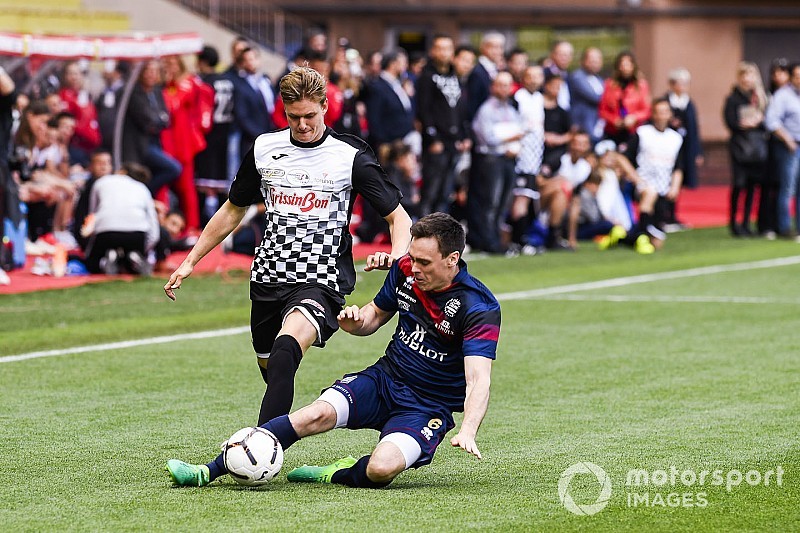 Galería: Schumacher toma el relevo de Alonso en el partido de celebridades