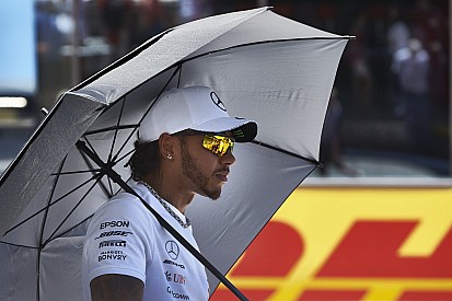 Hamilton: "Max meglio di me? C'è chi necessita d'aver attenzione"