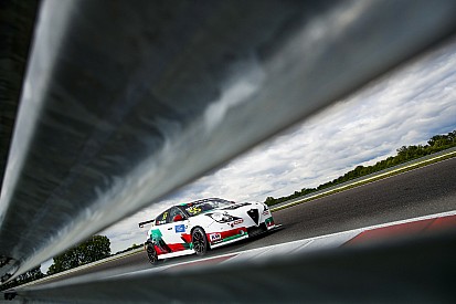 Джиролами на Honda и Ма Циньхуа на Alfa выиграли гонки на этапе WTCR в Словакии
