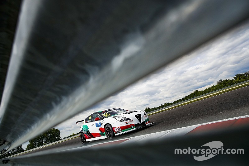 Джиролами на Honda и Ма Циньхуа на Alfa выиграли гонки на этапе WTCR в Словакии