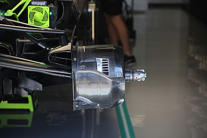 Mercedes: cresce il condotto di aria fresca nei cestelli anteriori della W10