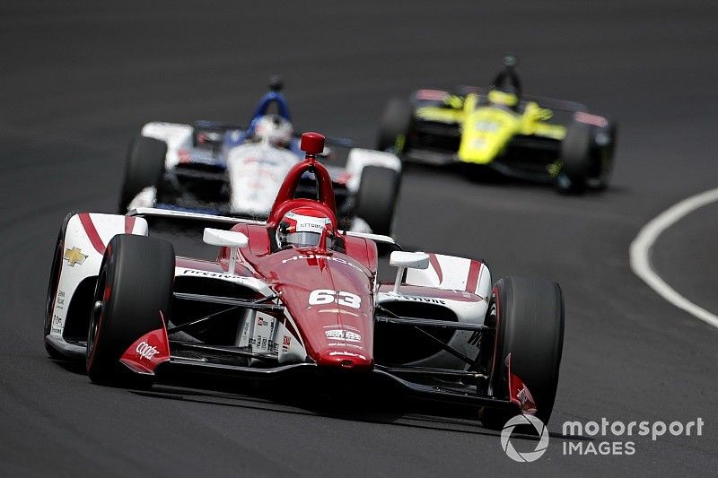 Jones comanda un tercer día recortado en Indy