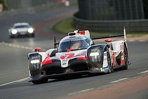 Kobayashi manda en el warm-up con el Toyota #7