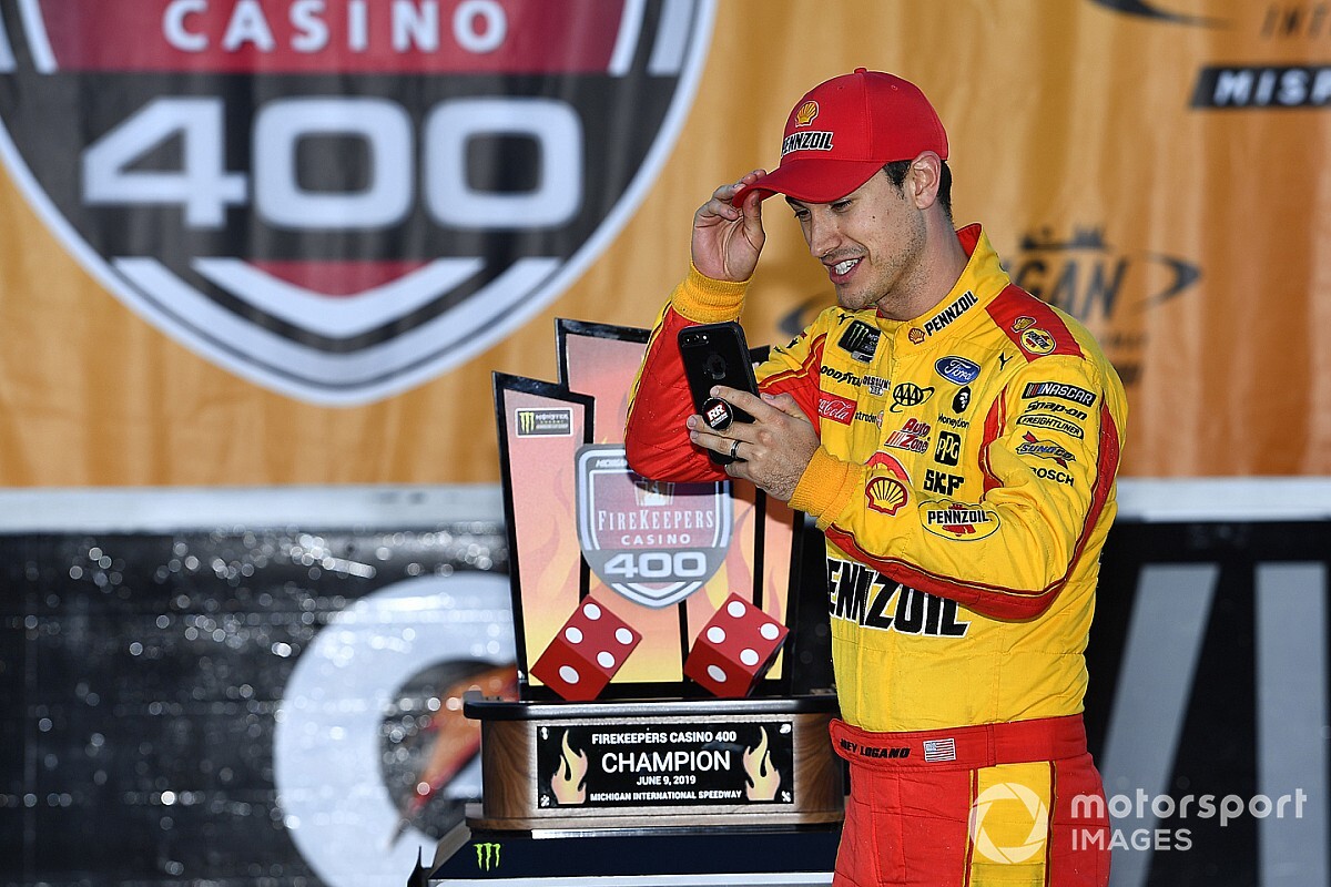 Logano wylosował pole position
