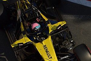 Amikor Ricciardo nekitolatott Kvjat Toro Rossójának Bakuban: videó