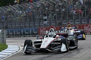 Josef Newgarden si prende la pole per Gara 2 a Detroit davanti ad Alexander Rossi
