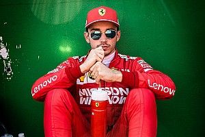 Ma este 6 órától Leclerc streamel a haverokkal: Russell, Albon, G. Alesi, Giovinazzi... (ÉLŐ)