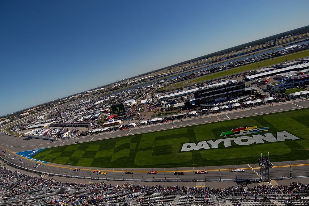 Start of the Rolex 24 Daytona