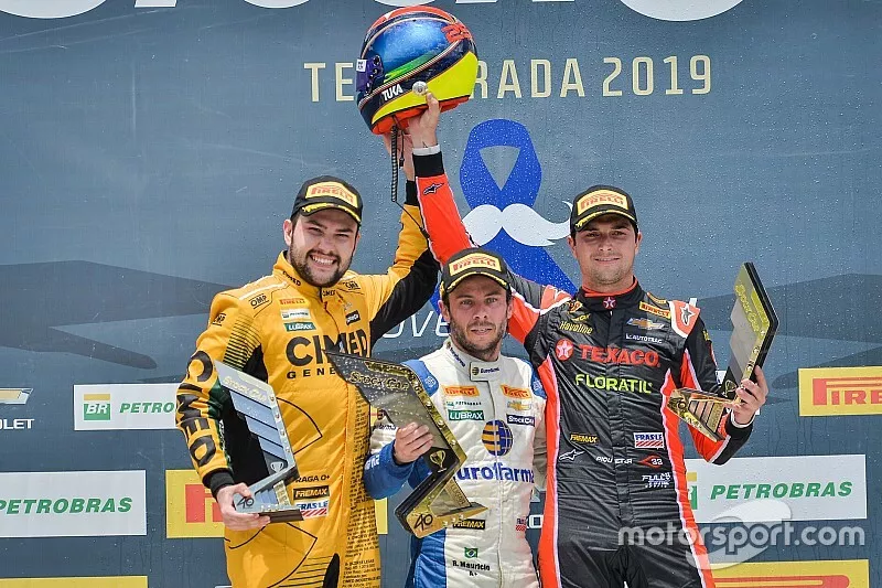 Felipe Fraga, Ricardo Mauricio and Nelson Piquet Jr. on the podium