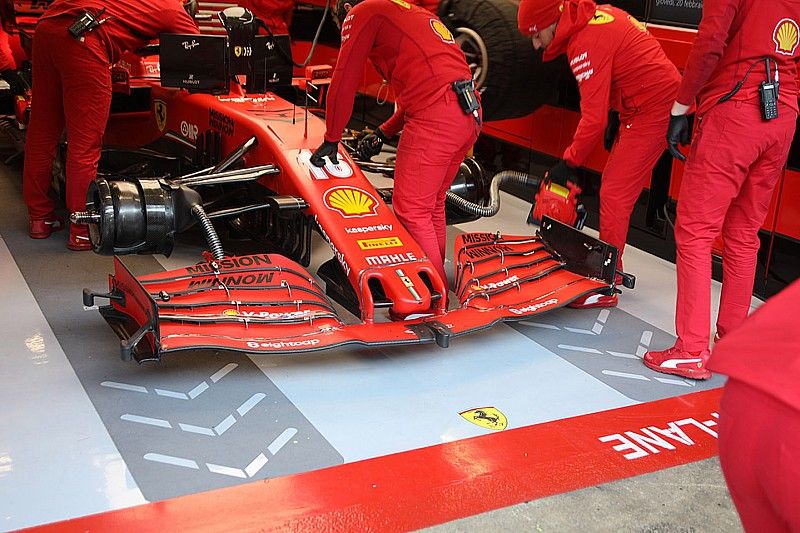 Ferrari: prove di flessione sull'ala anteriore della SF1000