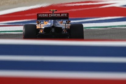 Ilyen, amikor egy fiatal F1-es pilóta elvisz egy körre a McLarennel (videó)