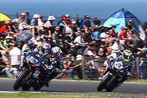 Videón az óriási WSBK-befutó: 2 tized, 4 motor!