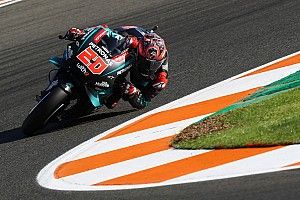 Quartararo se mantiene líder en Valencia y Rossi vuelve a caerse