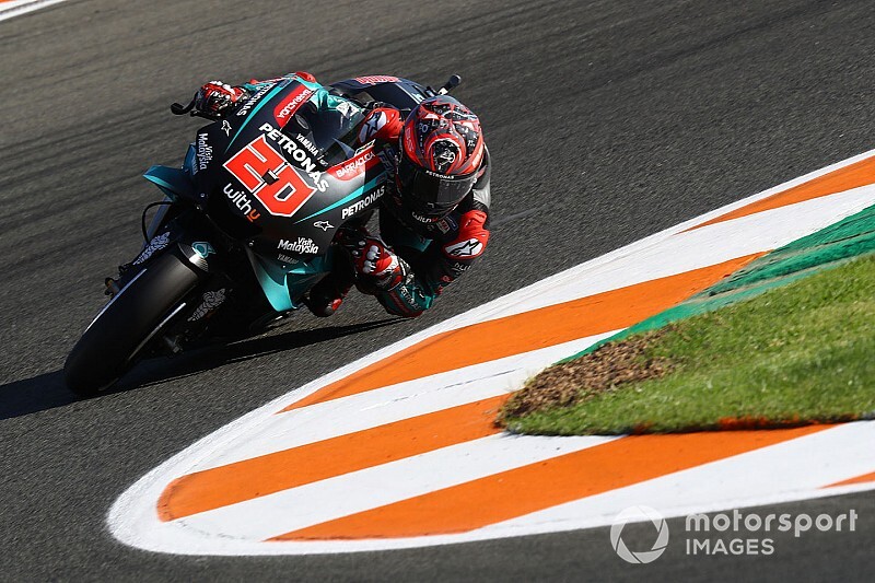 Quartararo se mantiene líder y Rossi se vuelve a caer en Valencia