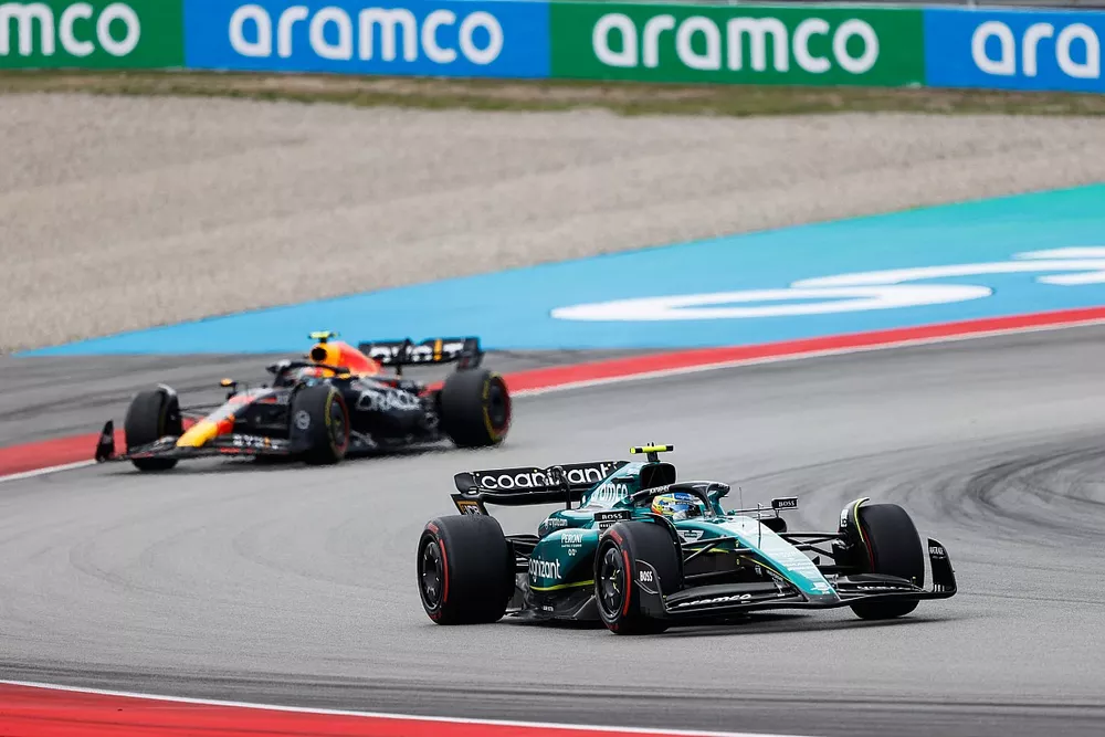 Fernando Alonso, Aston Martin AMR23, Sergio Perez, Red Bull Racing RB19