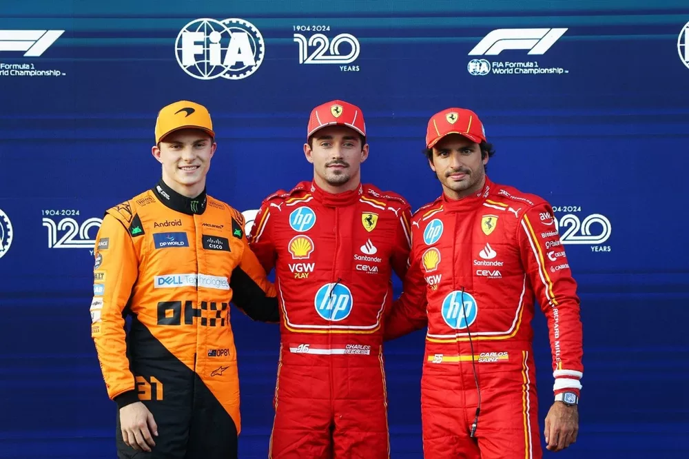 İlk &uuml;&ccedil; sırayı alanlar Pole adamı Charles Leclerc, Scuderia Ferrari, Oscar Piastri, McLaren F1 Takımı, Carlos Sainz, Scuderia Ferrari 