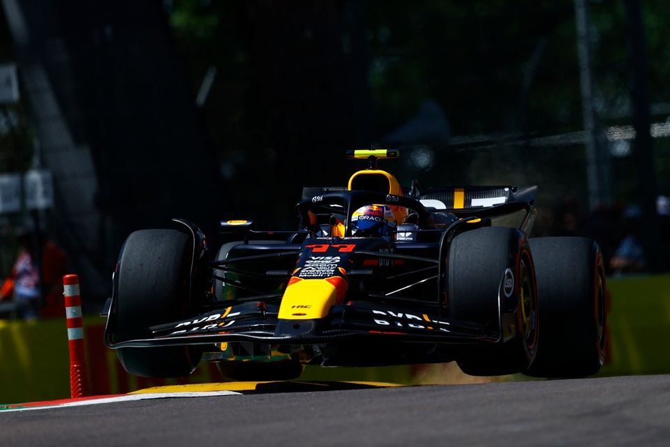 Sergio Pérez, Red Bull Racing RB20  en el aire
