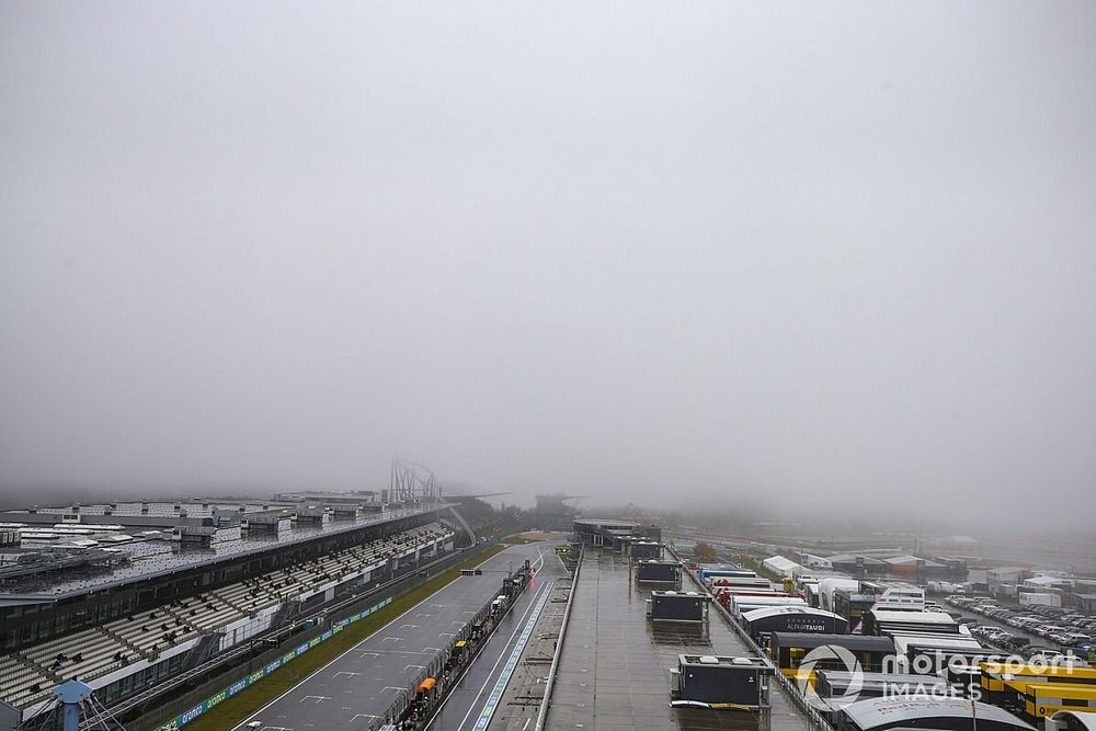 F1アイフェルfp1 悪天候でセッション開始できず シューマッハー アイロット走れず F1アイフェルfp1 悪天候でセッション開始できず シューマッハー アイロット走れず