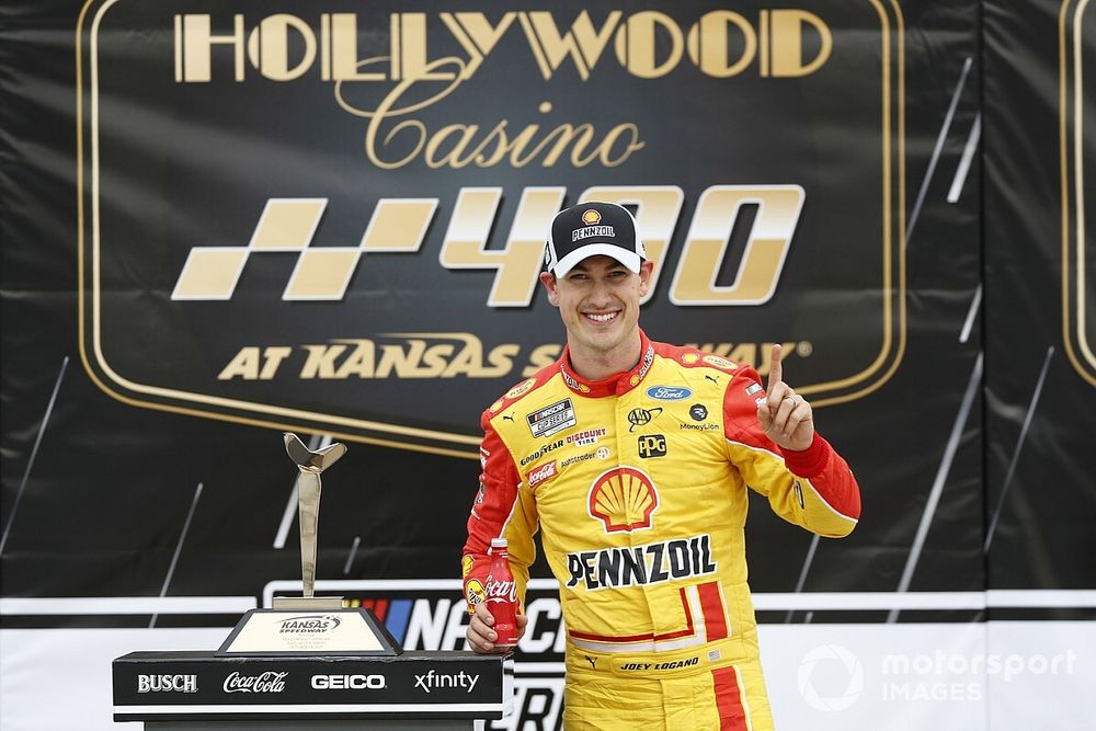 Joey Logano, Team Penske, Ford Mustang Shell Pennzoil
