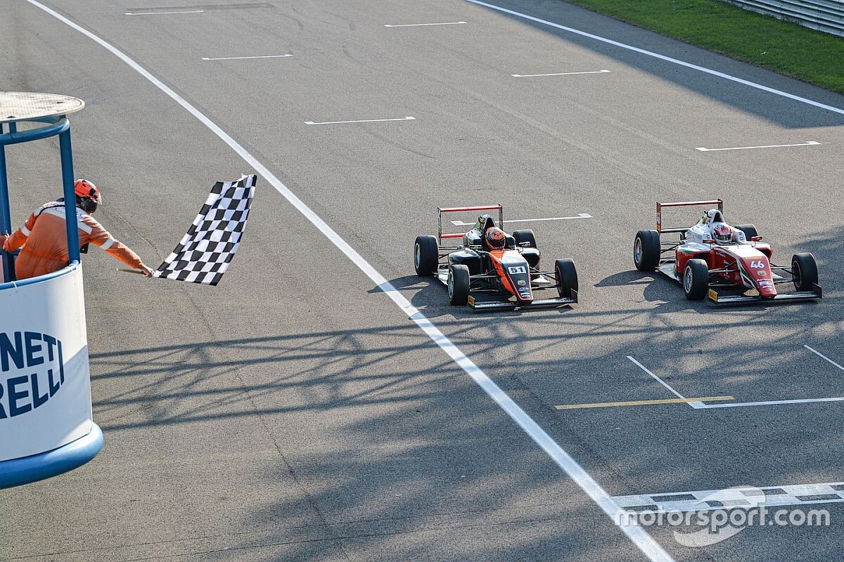 F4, grande show a Monza: Gara 1 a Minì al photofinish su Pizzi