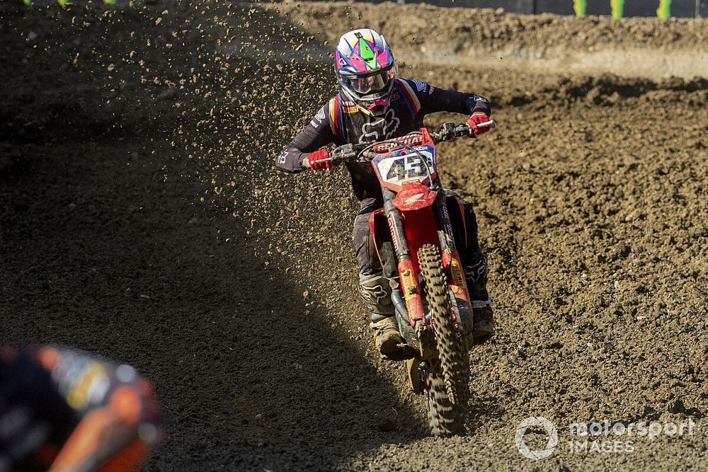 Gemankeerd startveld bij eerste ronde WK motorcross in Rusland