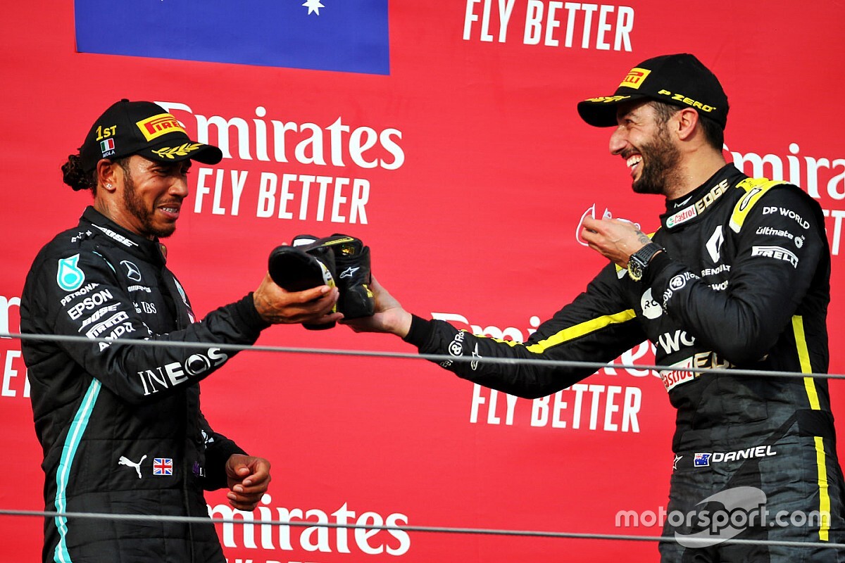 Ricciardo, Hamilton'ı "shoey" jesti için övdü