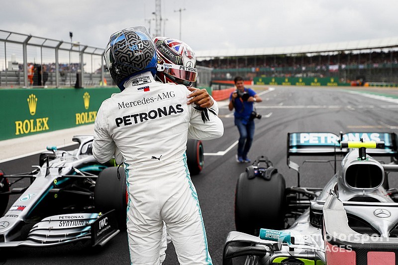 Due battiti d'ala di mosca separano Bottas da Hamilton!