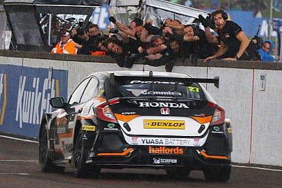 Thruxton BTCC: Cammish scores first victory of 2019