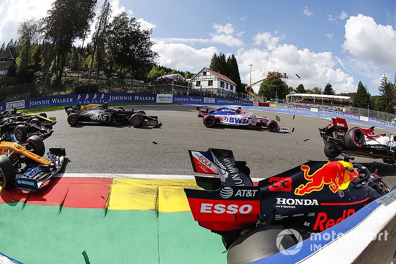SZAVAZÁS: Ki volt a hibás a Verstappen-Raikkönen incidensnél?