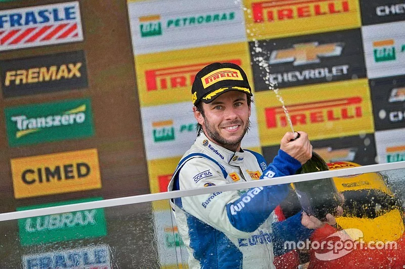 Ricardo Maur&iacute;cio comemora vit&oacute;ria na Corrida do Milh&atilde;o
