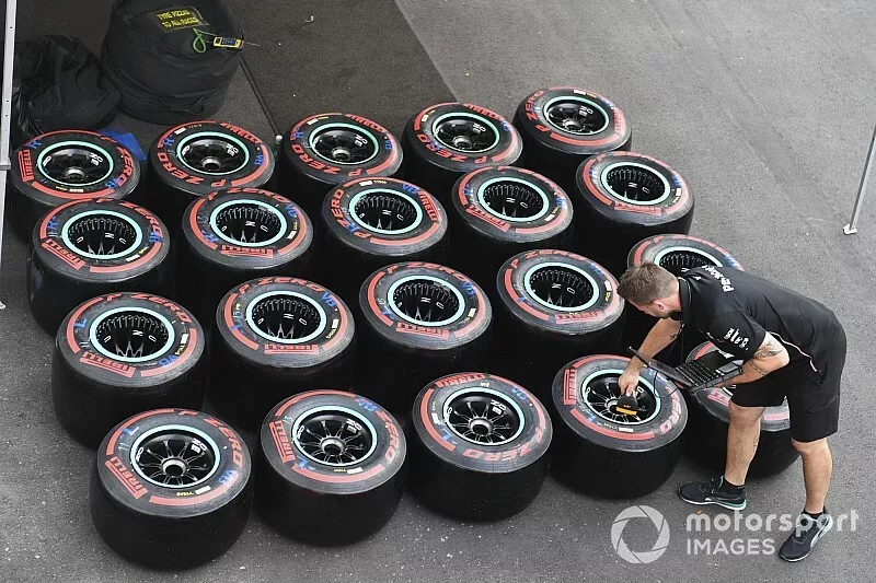 Un miembro de Mercedes AMG con neum&aacute;ticos Pirelli