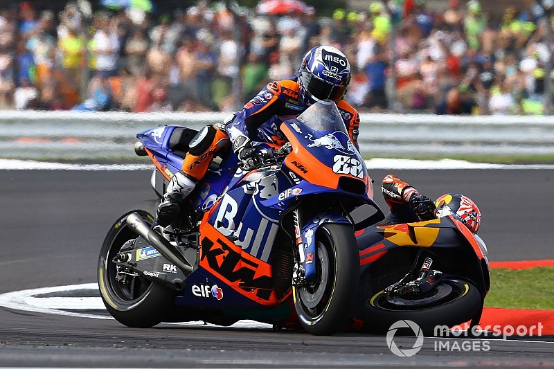 Zarco, penalizado por derribar a Oliveira