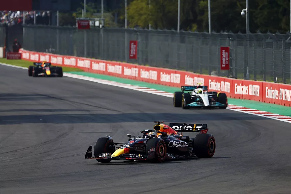 Max Verstappen, Red Bull Racing RB18, Lewis Hamilton, Mercedes W13, Sergio Perez, Red Bull Racing RB18