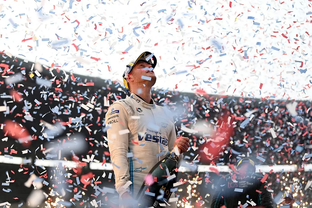 Stoffel Vandoorne, Mercedes-Benz EQ, 2nd position, sprays Champagne on the podium