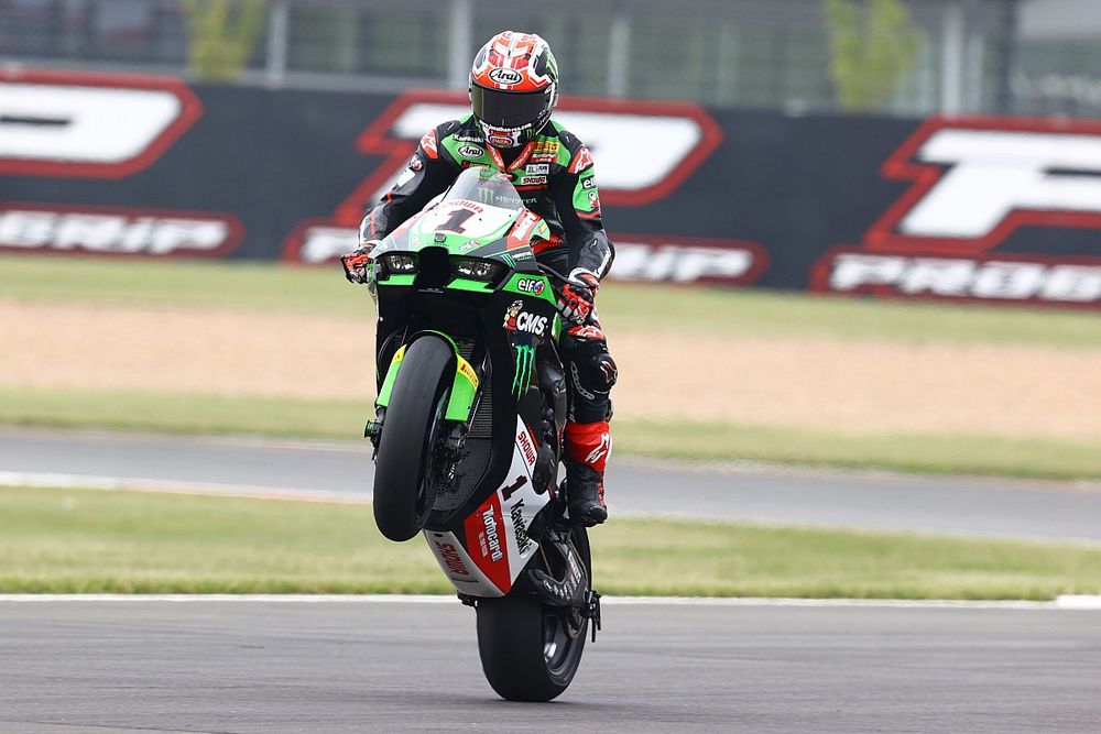 SBK: Rea inesorabile, prima Superpole a Donington. Sorpresa BMW