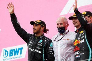 F1 - Hamilton rebate acusação de "show" de Marko: "Nem escuto o que essas pessoas falam"