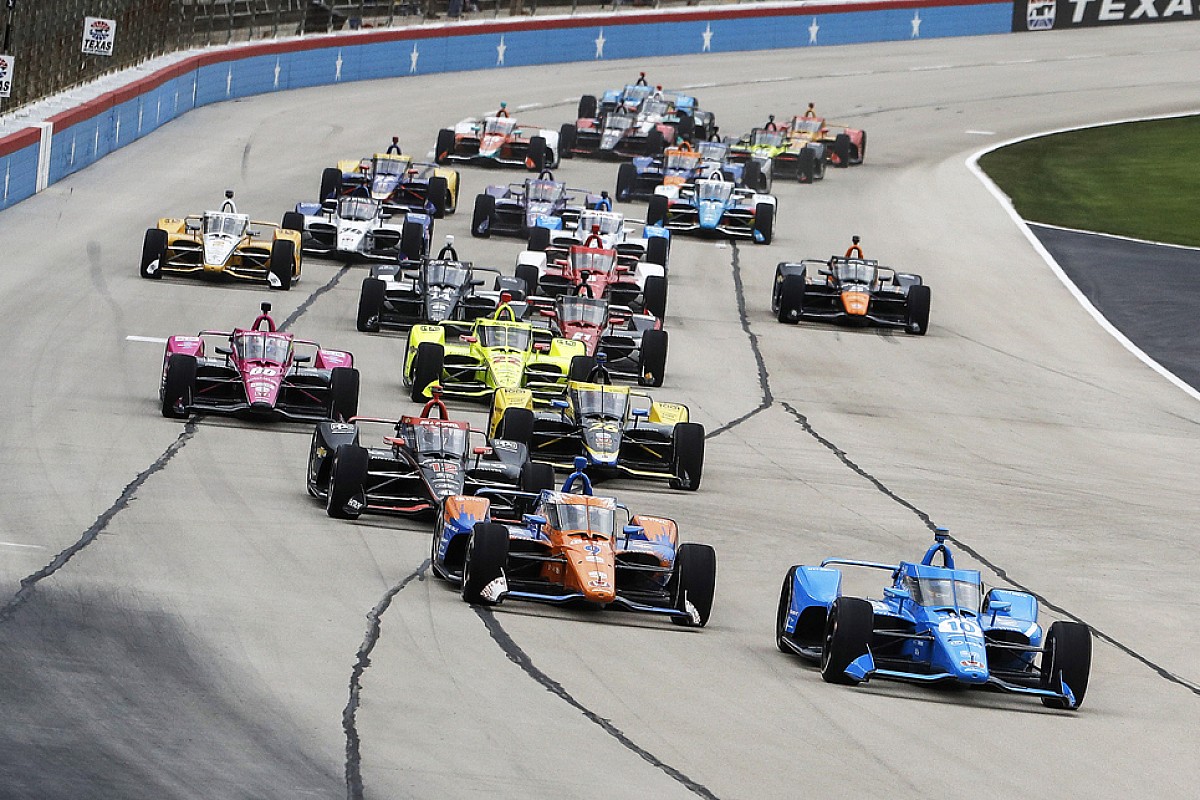 Диксон выиграл гонку IndyCar в Техасе и вышел в лидеры серии