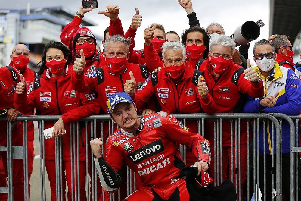  Jack Miller, Ducati Team festeggia la vittoria con il team