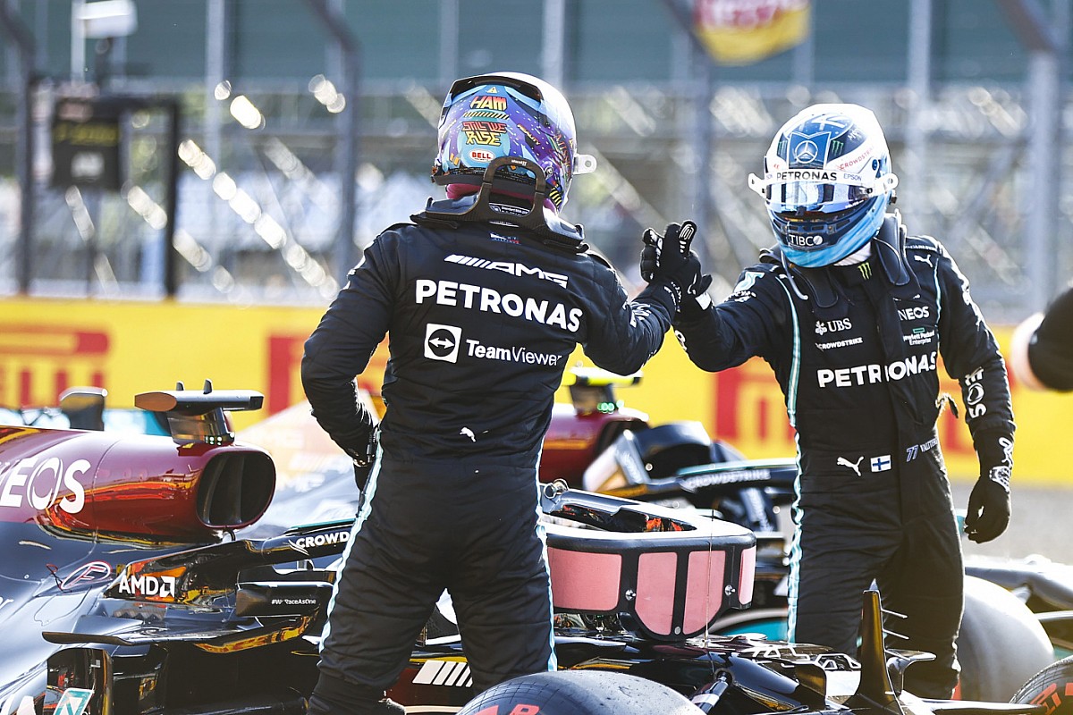 Sıralama turlarında Hamilton'a hava koridoru sağlayan Bottas: “Biz bir takımız”