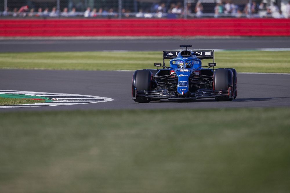 Alonso plans to stay on “dark side” after aggressive F1 sprint drive