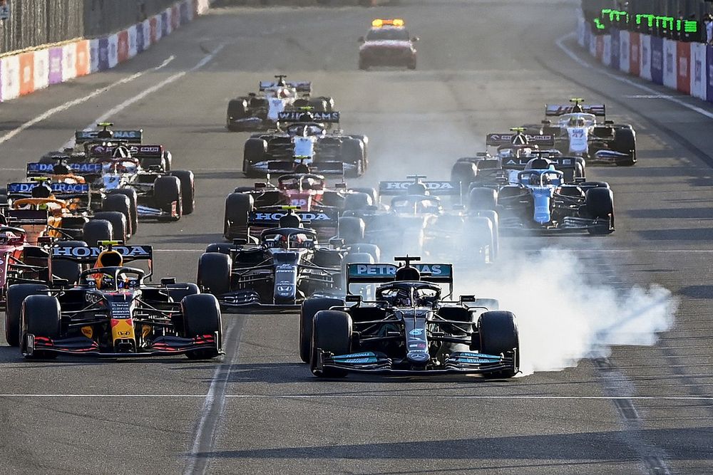 Lewis Hamilton, Mercedes W12 at the restart