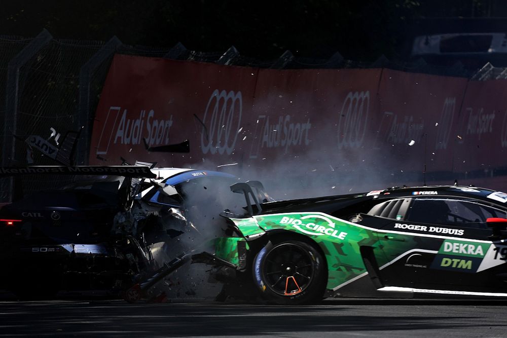 Esteban Muth, Walkenhorst Motorsport BMW M4 GT3, Franck Perera, Grasser Racing Team Lamborghini Huracan EVO GT3, crash